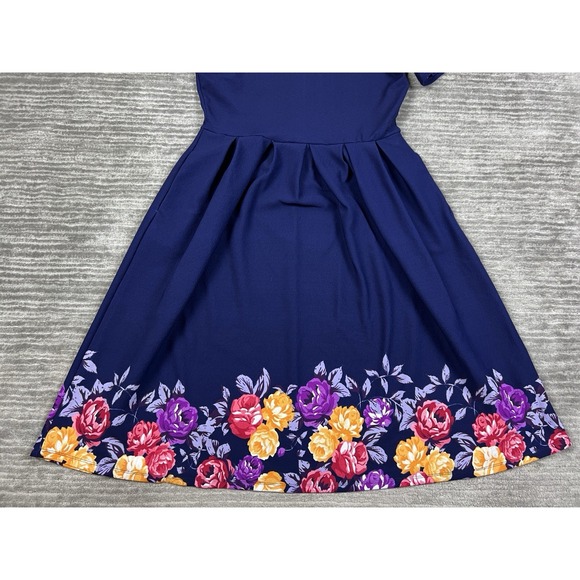 Elegant Navy Floral Dress - Picture 3 of 11